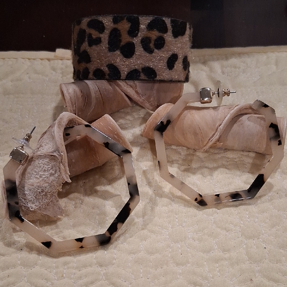 BaubleBar Jewelry - BaubleBar Tortoiseshell Hexagon Earrings & Leorard Cuff Bracelet ** Unbranded **